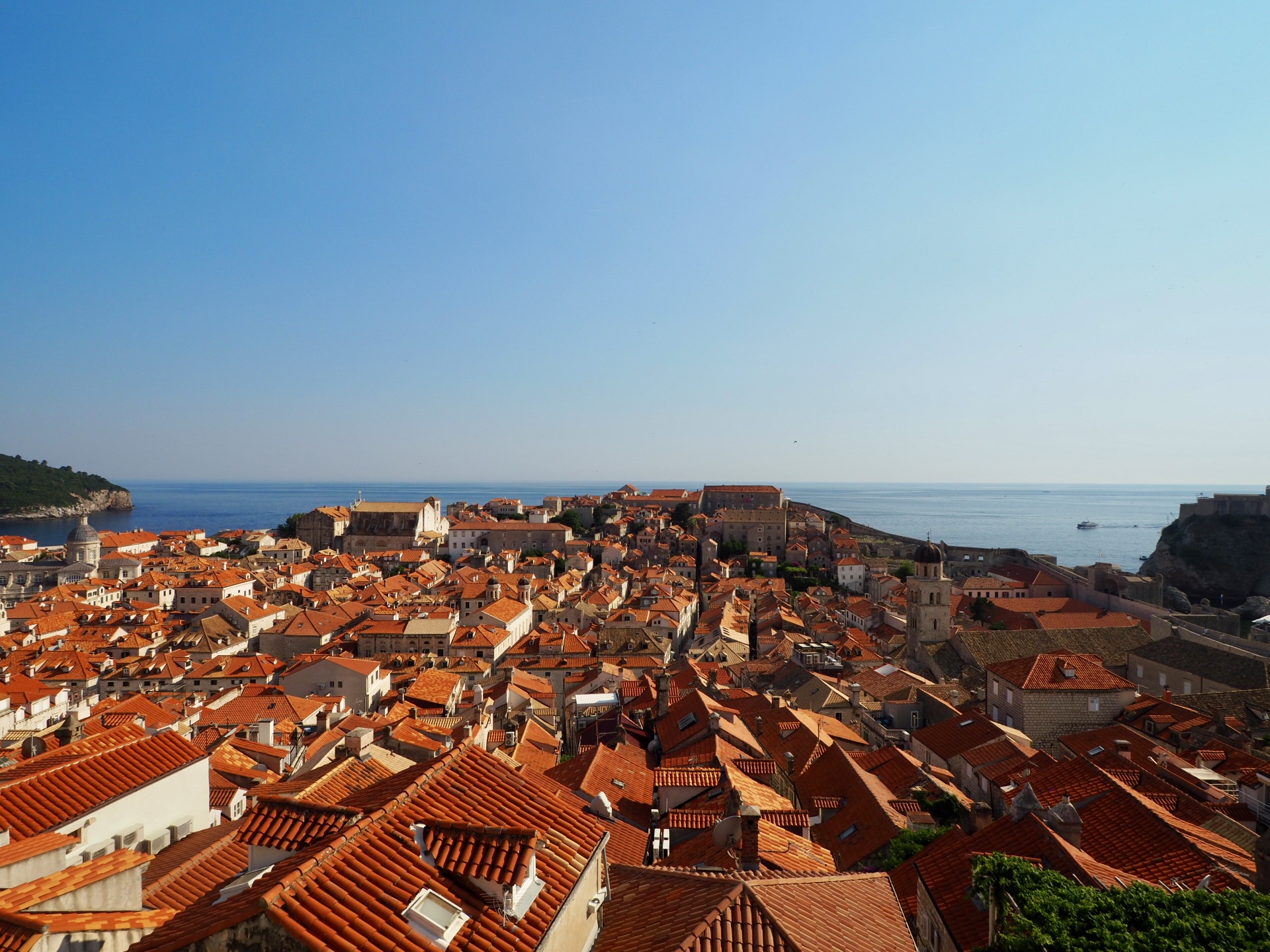 Blick über die roten Dächer von Dubrovnik.