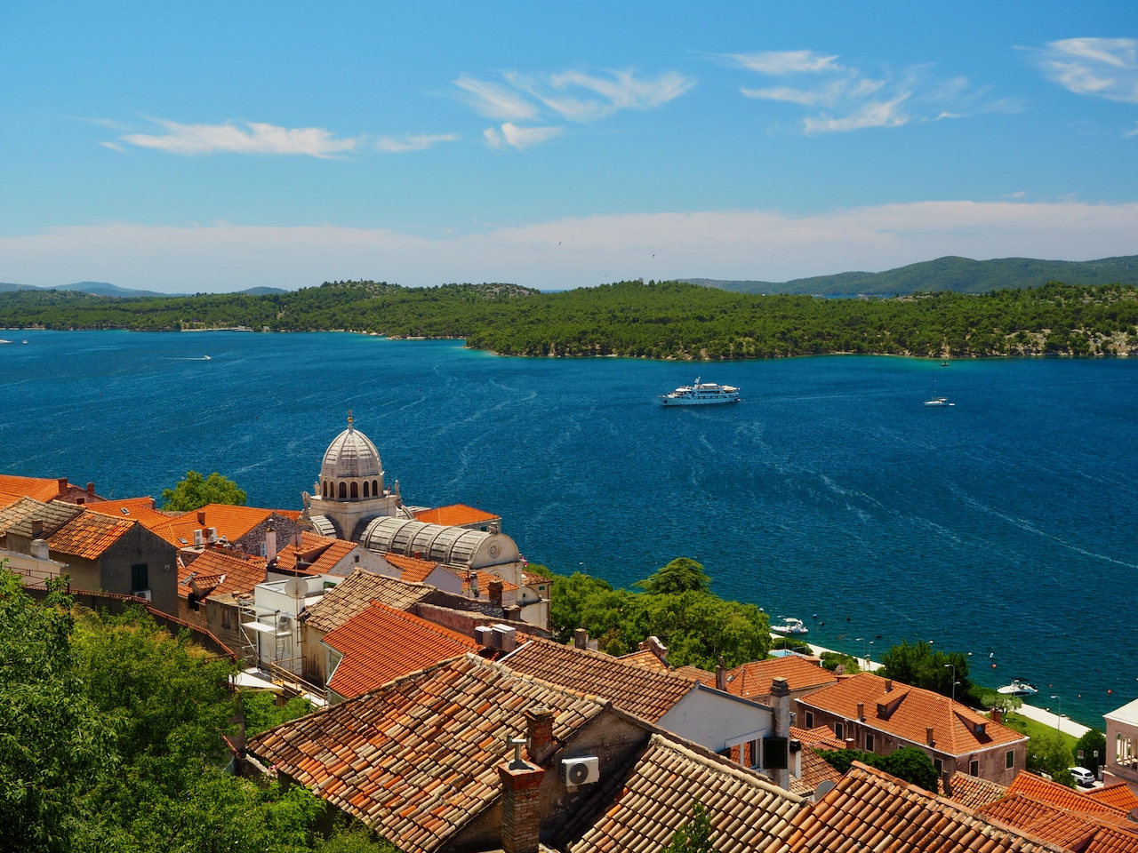 Aussicht über Šibenik und die Adriaküste.